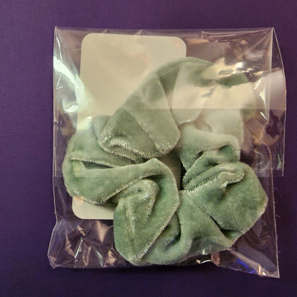 Cavi Blu scrunchie